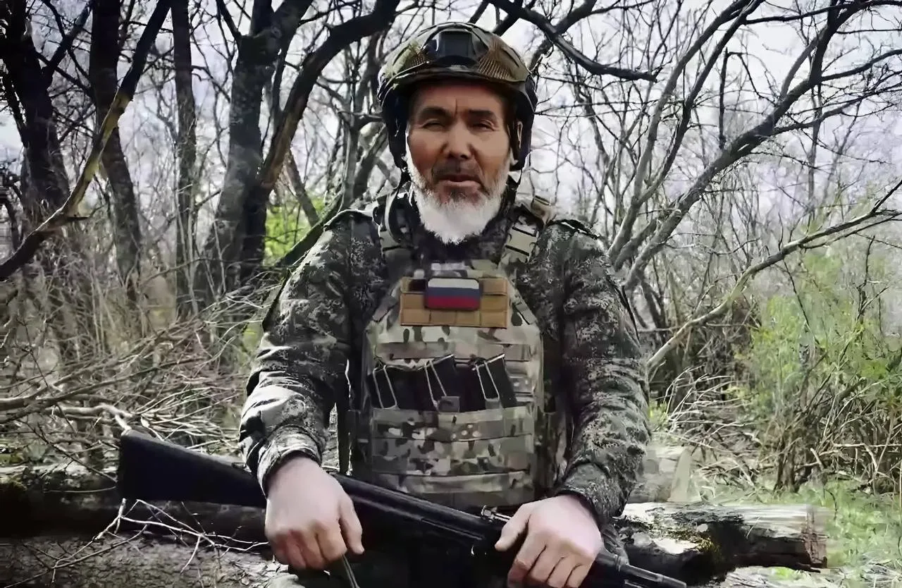130 дней в тылу врага — подвиг бойца с позывным «Мулла»! 🔥    Ему 53 года, он из Башкортостана, отец