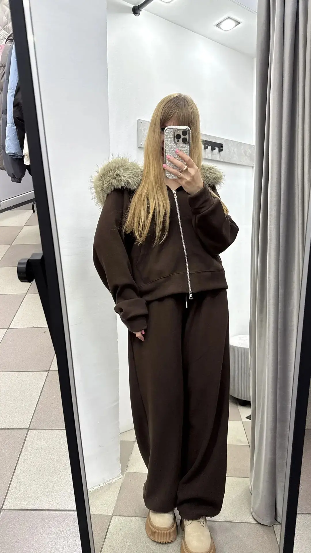 Костюм остался в размере XL (48-52)