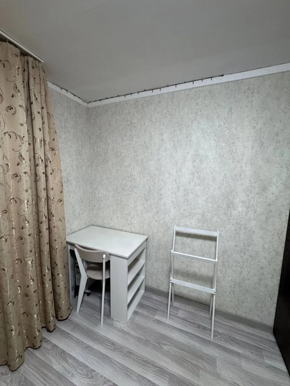 Сдам комнату на длительный срок по адресу эгерский бульвар 20.