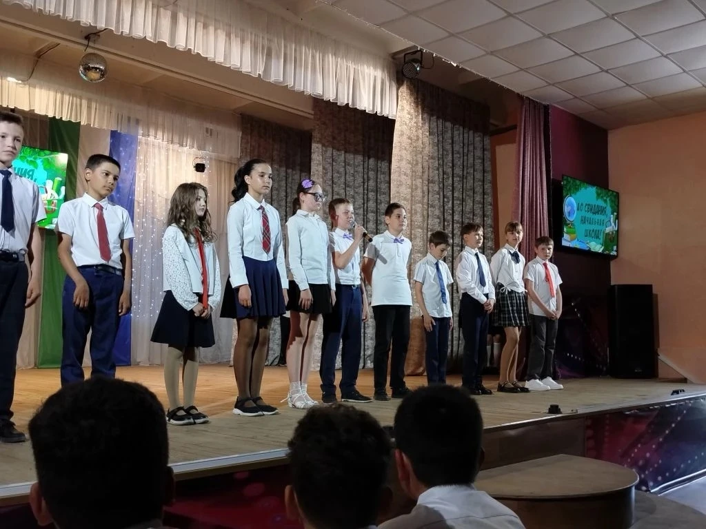 🎓 Выпускной 4 класса: новый этап в жизни!  22 мая в гимназии прошёл особенный праздник — выпускной д