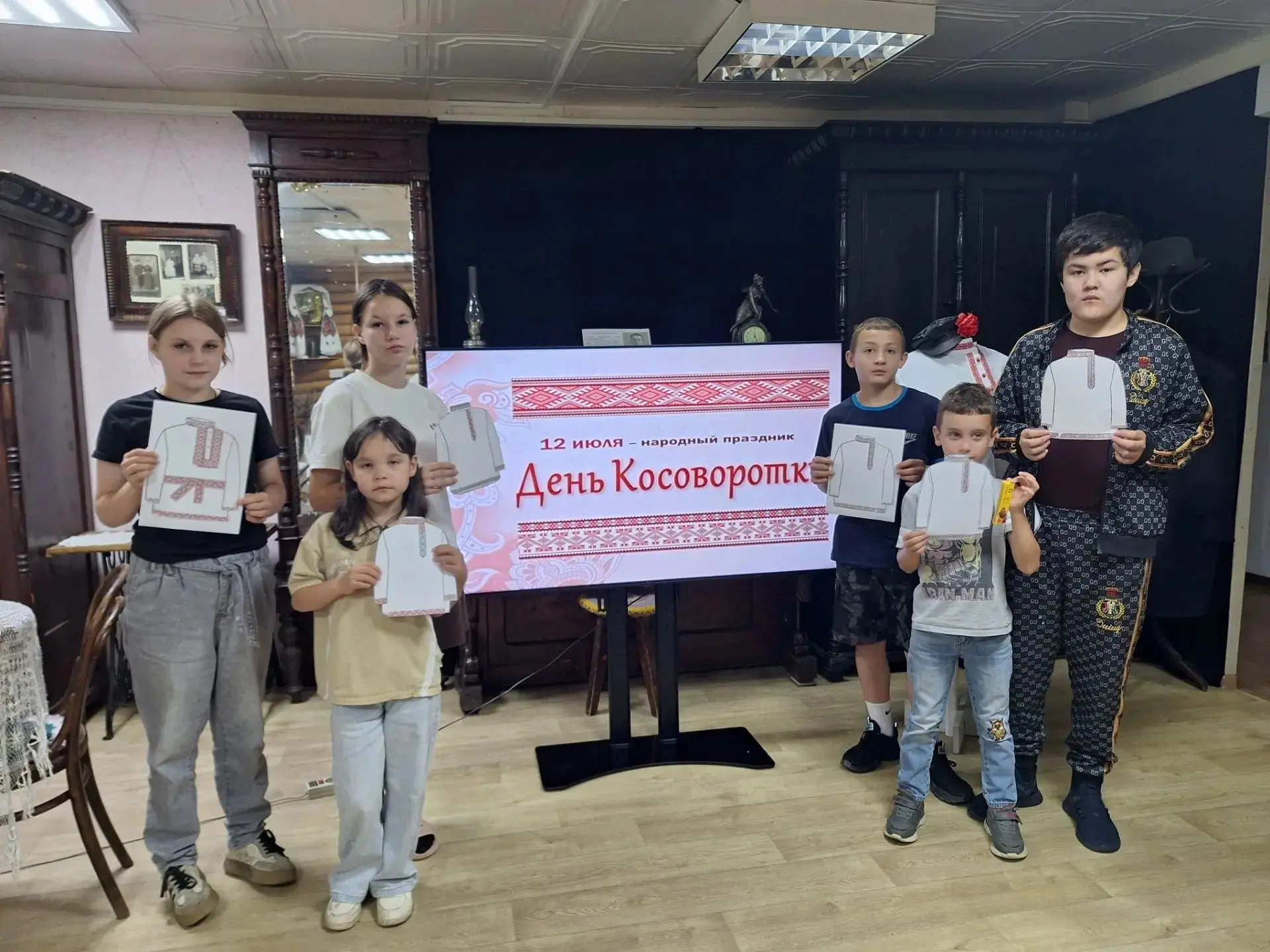День косоворотки празднуют ежегодно 12 июля. Эта дата связана с двумя важными традициями: днём памят