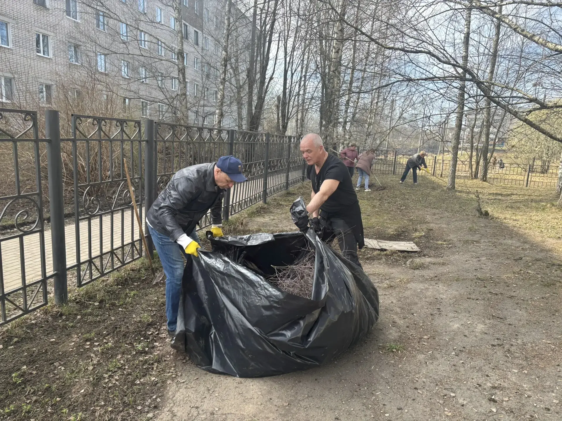Весна всегда начинается с первых ручейков, яркого солнца и хорошего настроения. А ещё весна всегда с