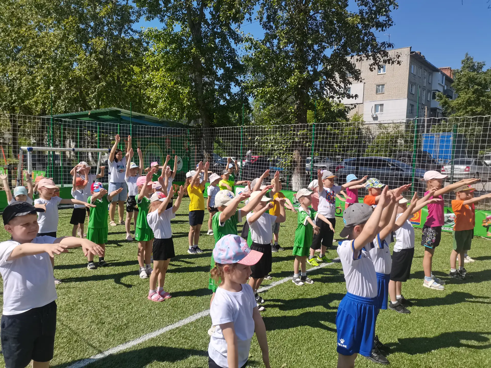 📌"Веселые старты в честь Дня России" 📌
В преддверии  🇷🇺Дня России🇷🇺  у нас в детском саду прош