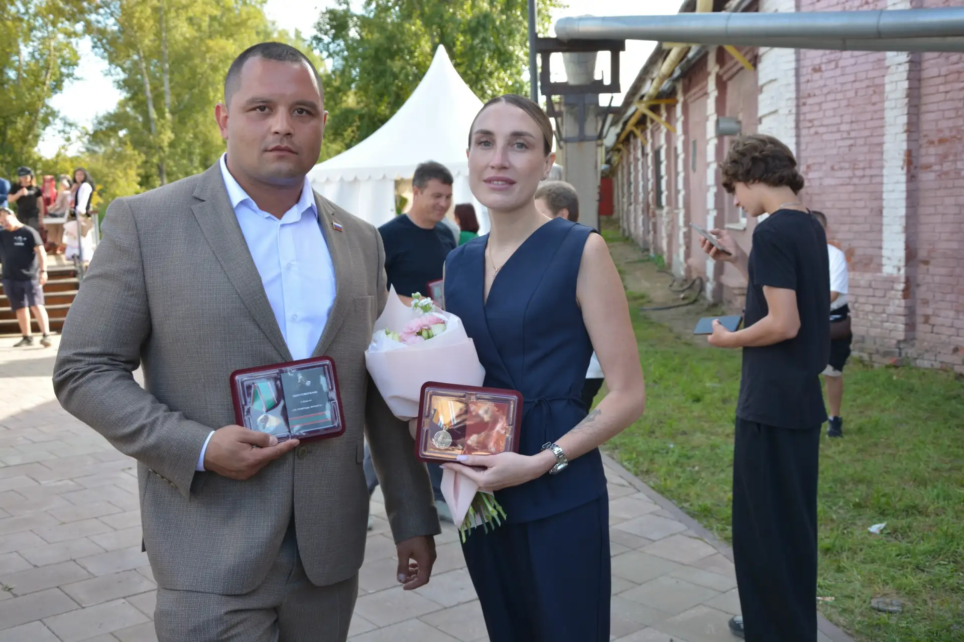 🎖На Дне города врач анестезиолог- реаниматолог Яна Парахина получила медаль «За милосе...