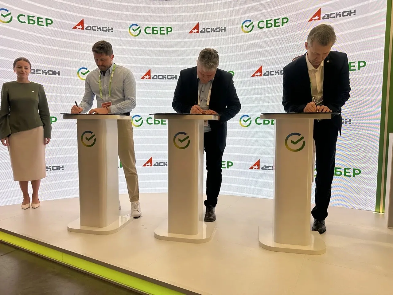 Сбер и АСКОН объединяют усилия для внедрения ИИ в промышленность
