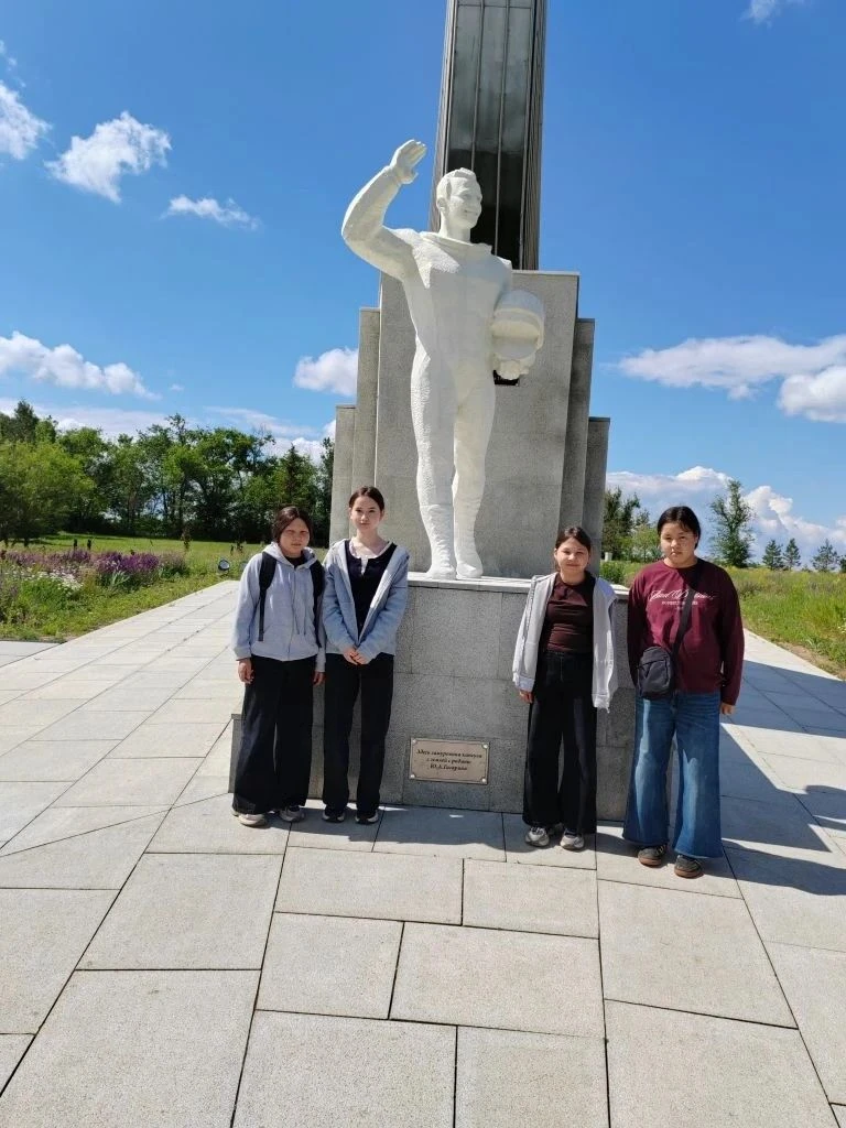 ШКОЛЬНИКИ ПОСЕТИЛИ ПАРК ПОКОРИТЕЛЕЙ КОСМОСА ИМ. Ю.А. ГАГАРИНА