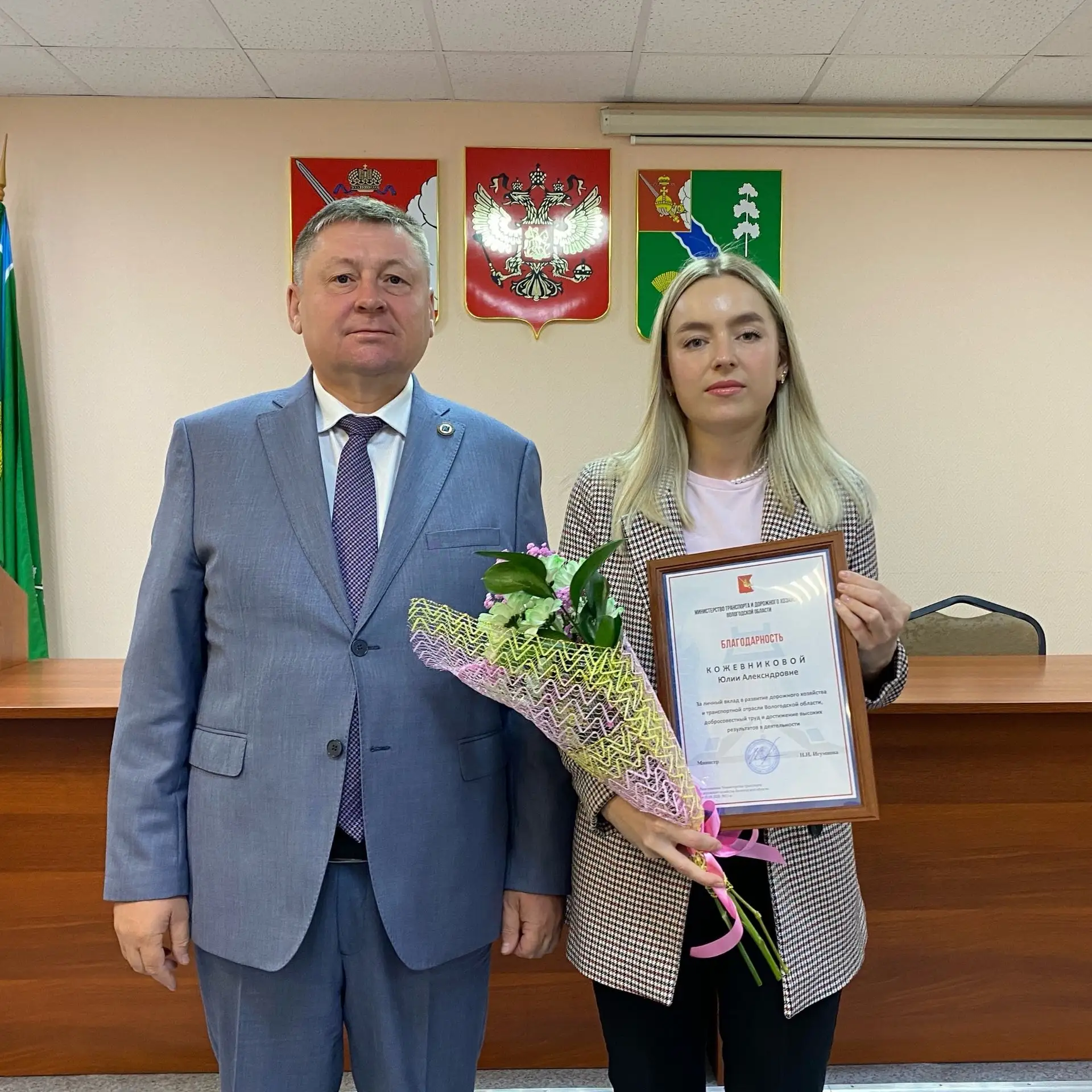 💐 Сегодня на традиционной планёрке мы с особой радостью чествовали наших замечательных тарножан — т
