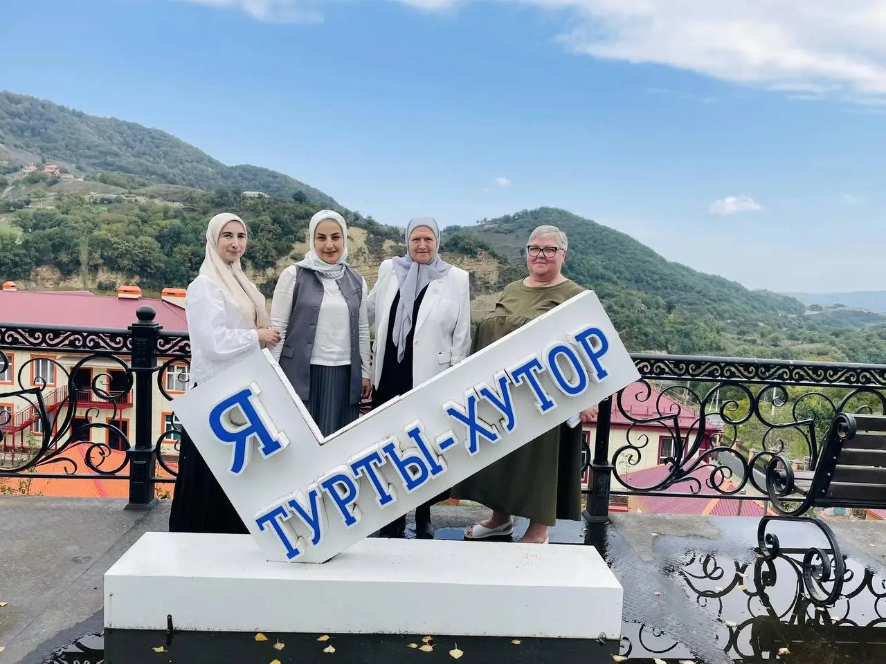 В школе села Турты-Хутор Ножай-Юртовского района в десятом классе учится всего одна уче...