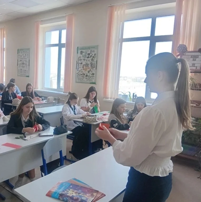В Бутурлиновской средней общеобразовательной школе прошла замечательная акция "Красный тюльпан", при