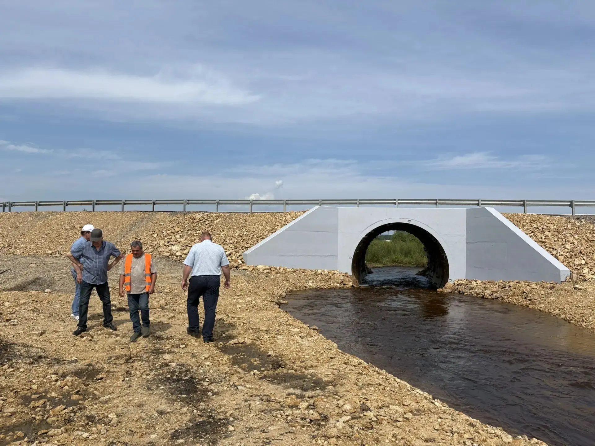 В поселке Дровяная завершен ремонт водопропускной трубы на подъездной дороге

Сегодня, прошла приёмк