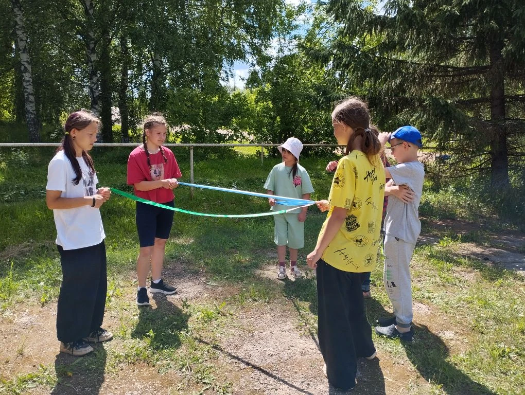 Игровая программа «Фольклорная радуга».
День молодёжи в России — ежегодный праздник, посвящённый мол