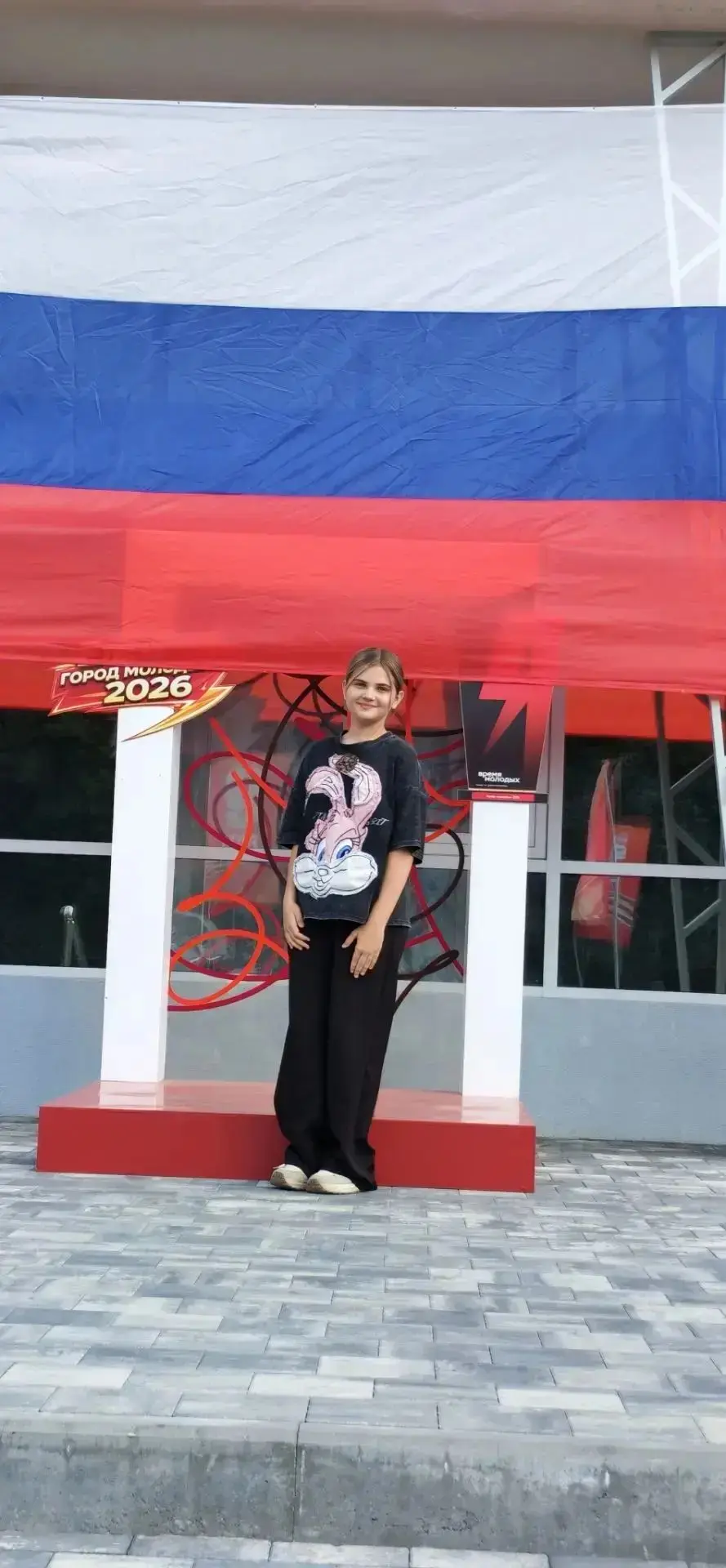 Обучающаяся 6 «Б» класса Иванова Виктория приняла участие в фотоконкурсе «Белый, синий,...