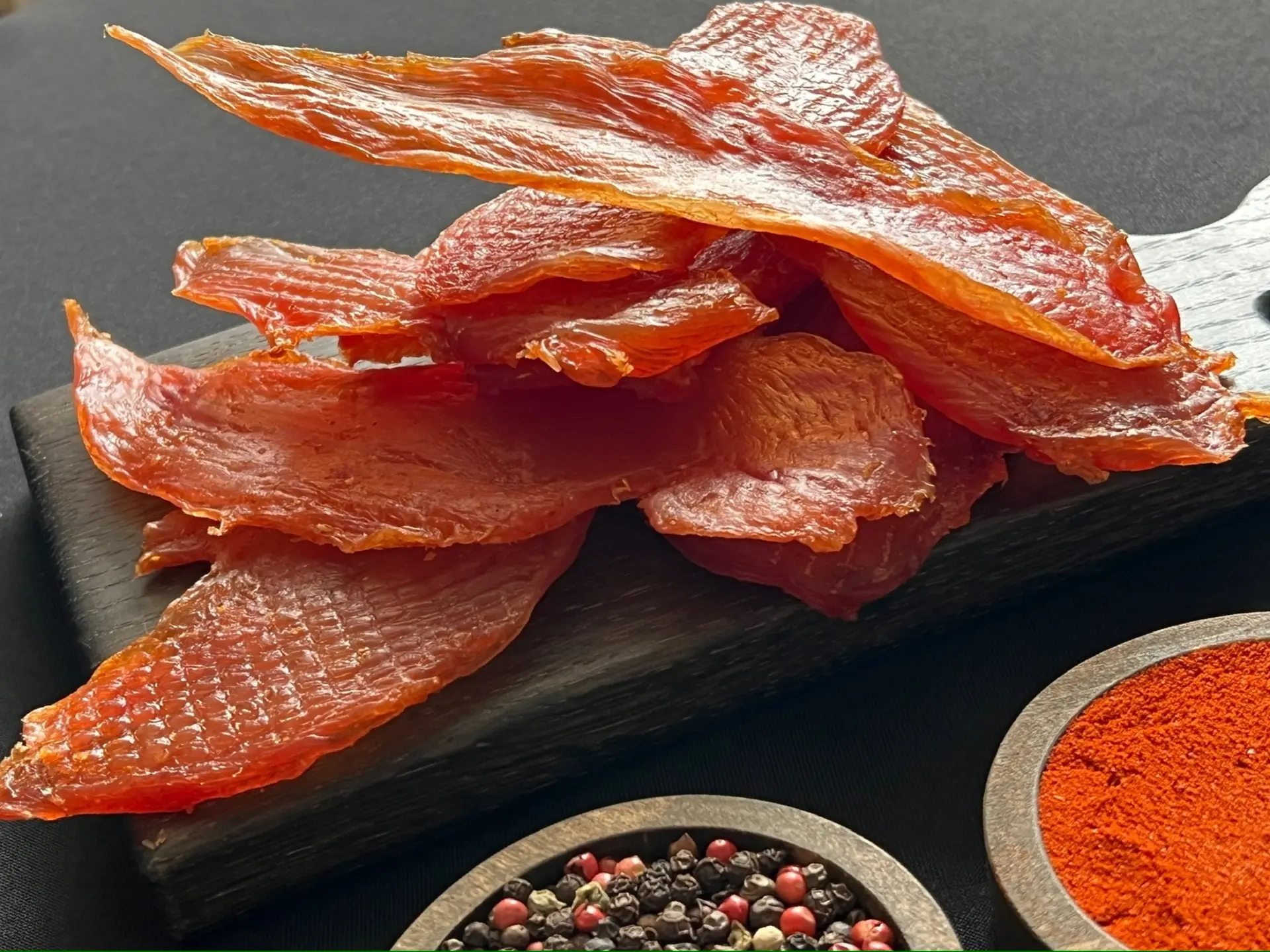 Как я говорил ранее, у меня новинка! И да, это мясные чипсы из курицы, оказывается сделать их без го