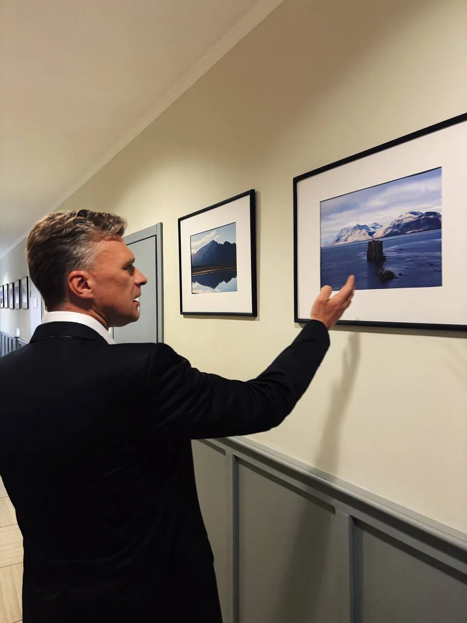 📍17 августа в отеле Barentsburg открылась персональная фотовыставка Александра Кошкина...