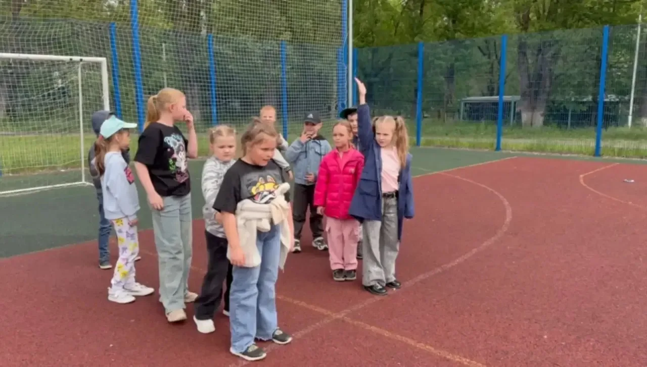☀️ Лето на спортивной волне! ⚽🏀🏐

В летний период на территории 2 корпуса школы работает современн