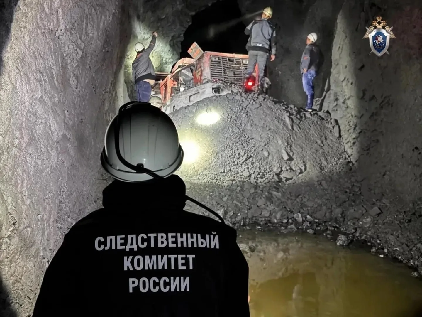 На шахте «Магнезитовая» в Сатке произошло трагическое событие - погиб машинист. Молодом...