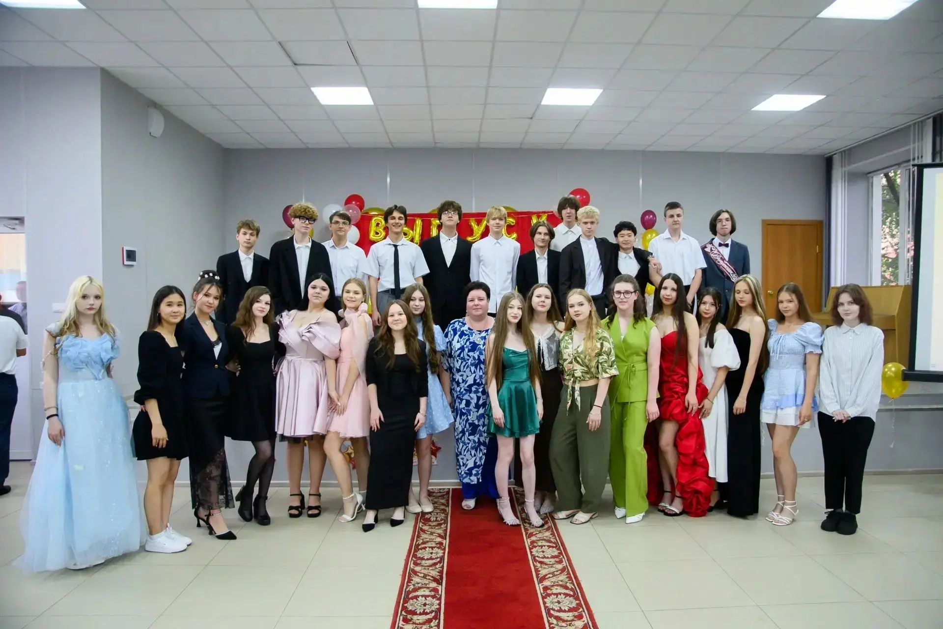 Дорогие друзья! 
27 июня состоялось вручение аттестатов нашим дорогим девятиклассникам! 🎉

Это особ