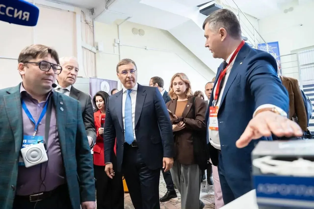 Валерий Фальков открыл пленарную сессию XI Всероссийского форума молодых ученых, инженеров и предпри