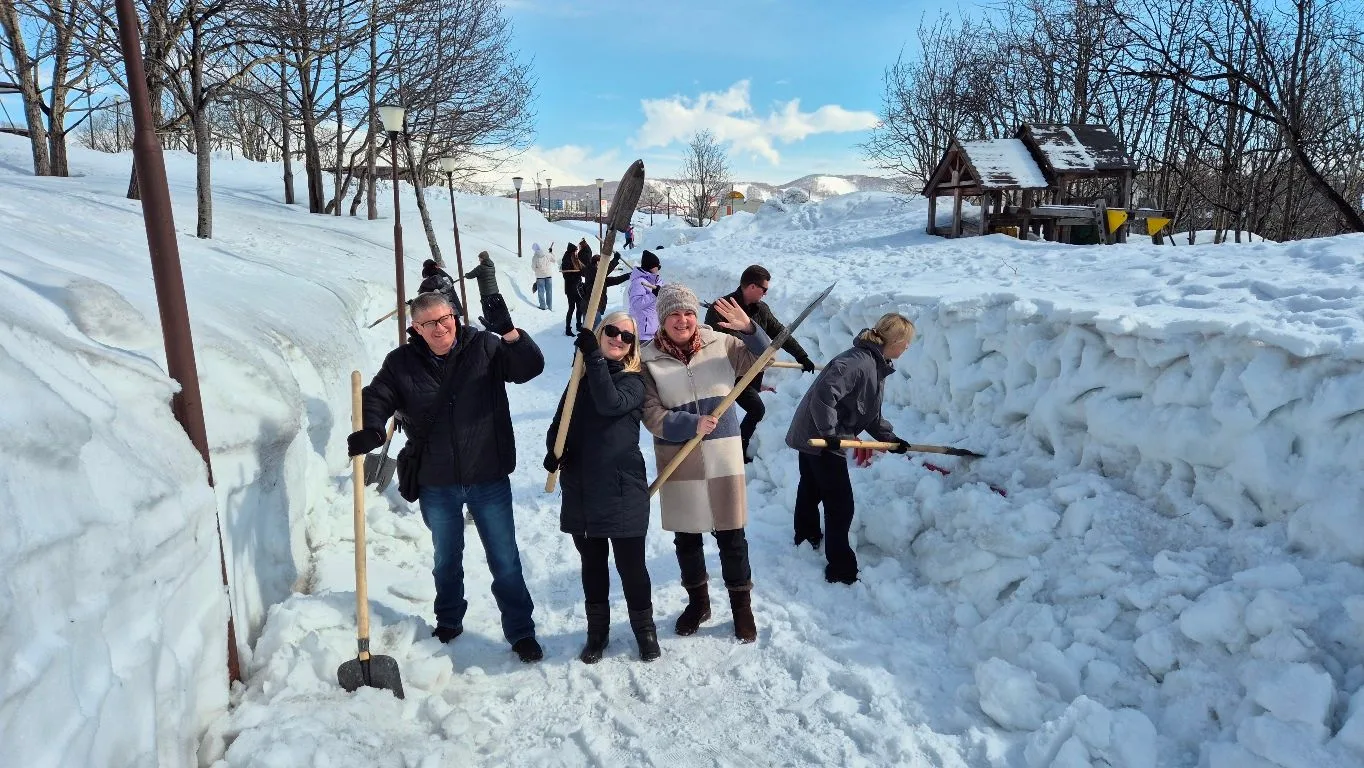 Сегодня в Петропавловске-Камчатском прошел очередной субботник. Основные работы по уборке сосредоточ
