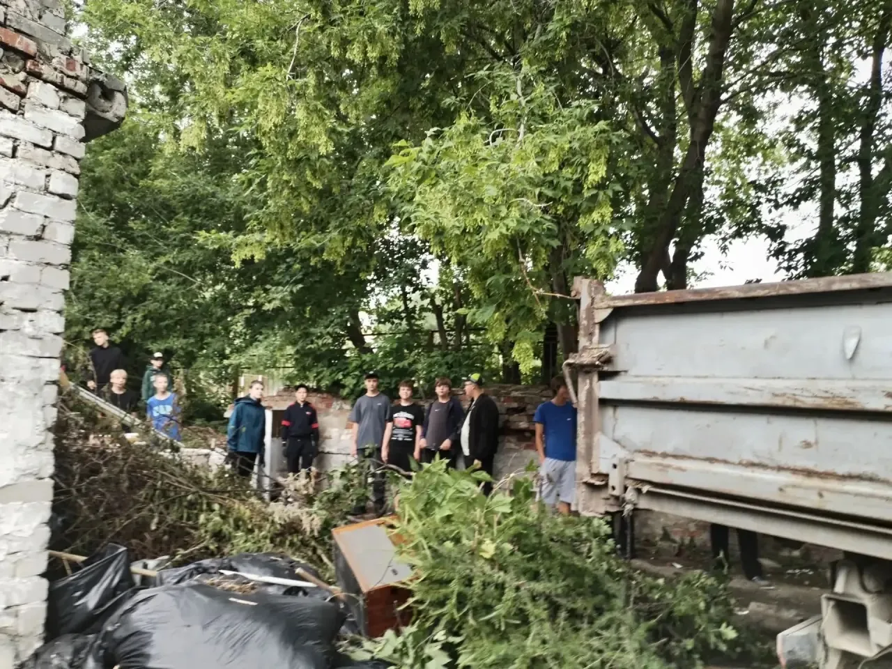 🔥 Трудовой десант в действии! 🔥

Мальчики из разных классов нашей Гимназии показали, что значит на
