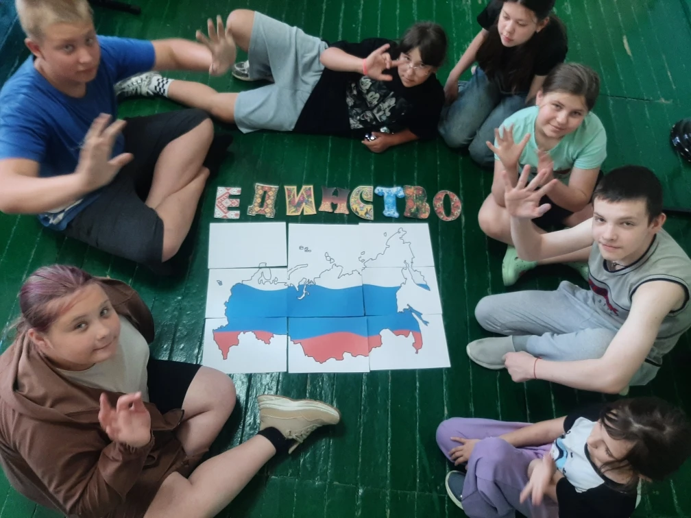 🇷🇺 11 июня в пришкольном лагере прошёл праздничный день, посвящённый Дню России. Ребята приняли уч