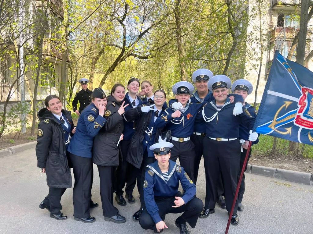 🎖️ В Морской технической академии имени адмирала Д.Н. Сенявина прошёл конкурс строевой выучки и песн