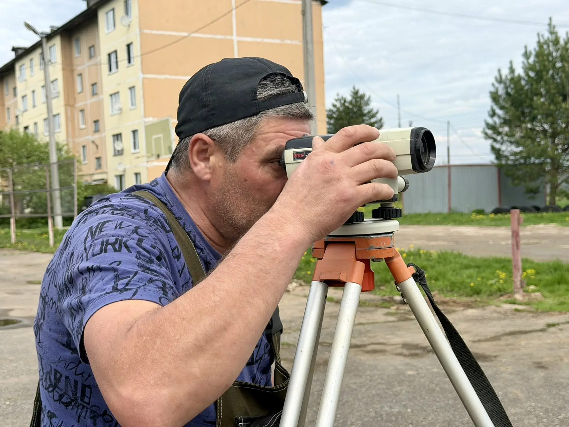 В селе Тропарево Можайского округа идет реконструкция востребованной хоккейной коробки  Площадка в с