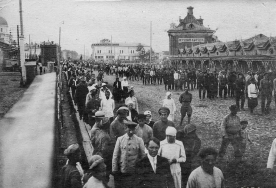 Проспект Ленина. Участок между Театром драмы и филармонией. 1917 год