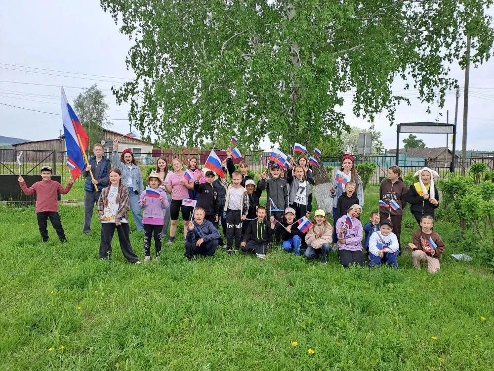 10 день в лагере «Солнышко» — праздник единства! 
Торжественная церемония поднятия флага стала начал