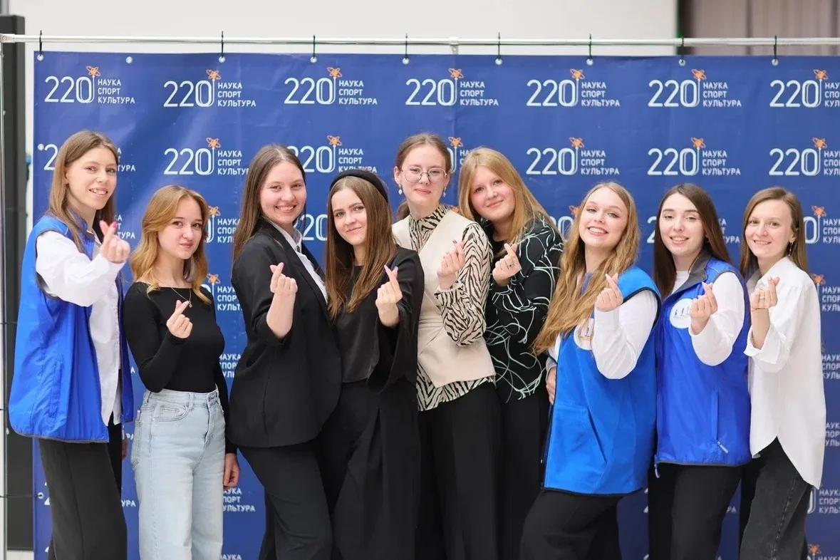 Молодые молодым  25 апреля 2026 года в МАОУ СОШ №220 им. К. Д. Ушинского состоялся VI открытый город