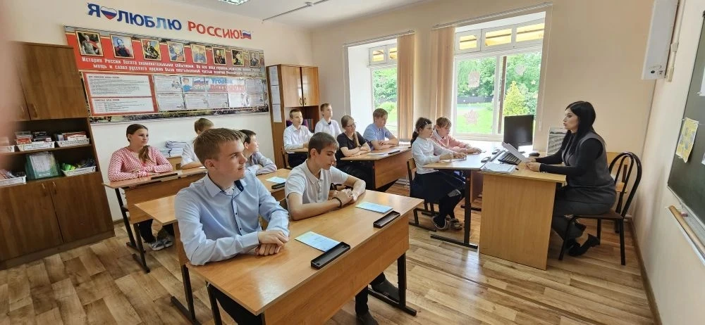 В рамках подготовки к летним каникулам с учащимися  5-10 классов была проведена беседа ...