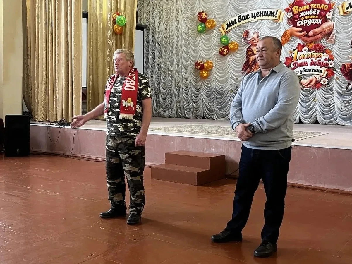 📢 В поселке Огнеупорный наградили женщин из волонтерской группы Сети для СВОих. Им вру...