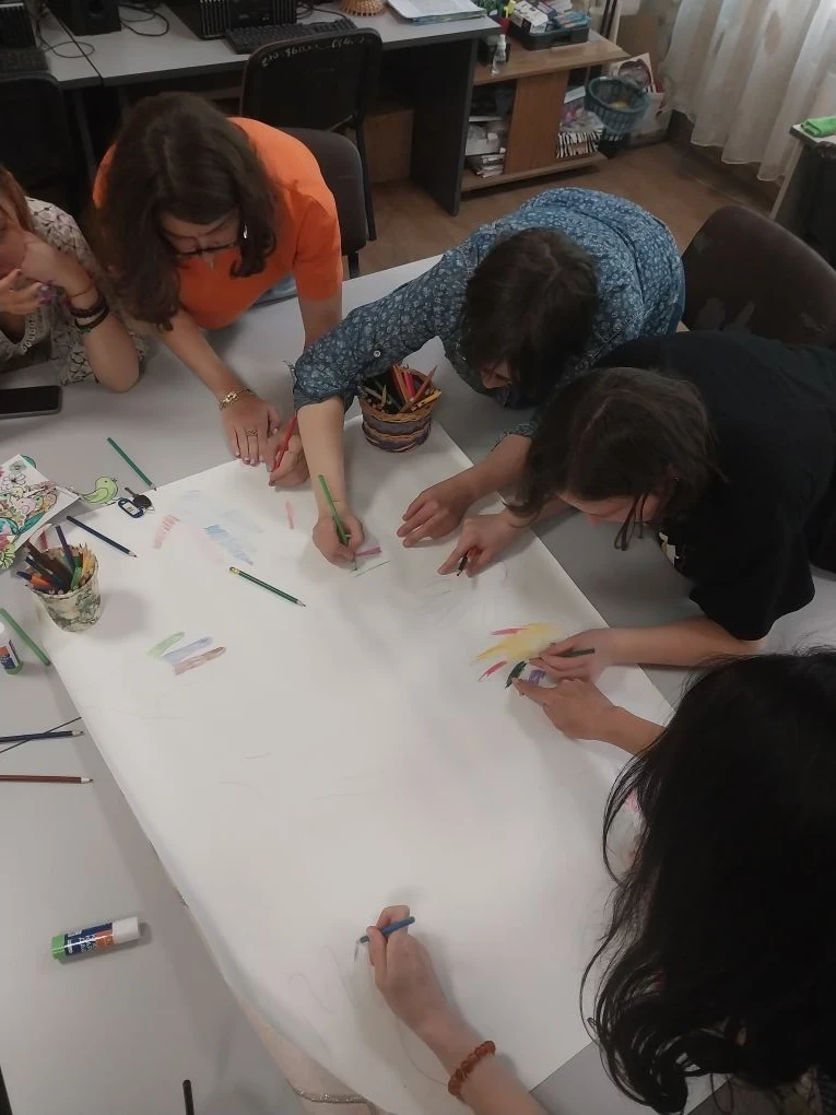 Для участников психологической группы "Дружба" реабилитационного центра "Надежда" было ...