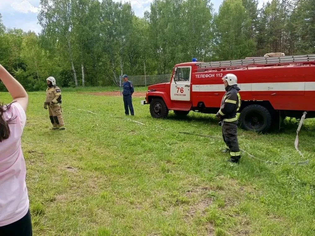 Огонь — наш друг, но и враг! 🔥

На днях в нашем лагере прошло необычное занятие. К нам в гости прие
