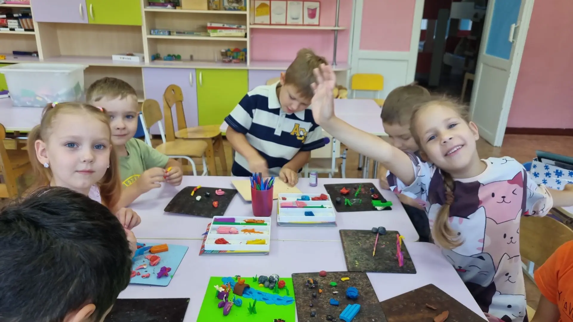 🎨 Сегодня воспитанники группы "Огоньки" погрузились в увлекательный творческий процесс...