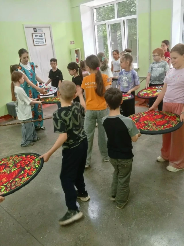 🌞Сегодня мы успели и повеселиться от души, и подготовиться к важным событиям.

🪆Утро началось с за