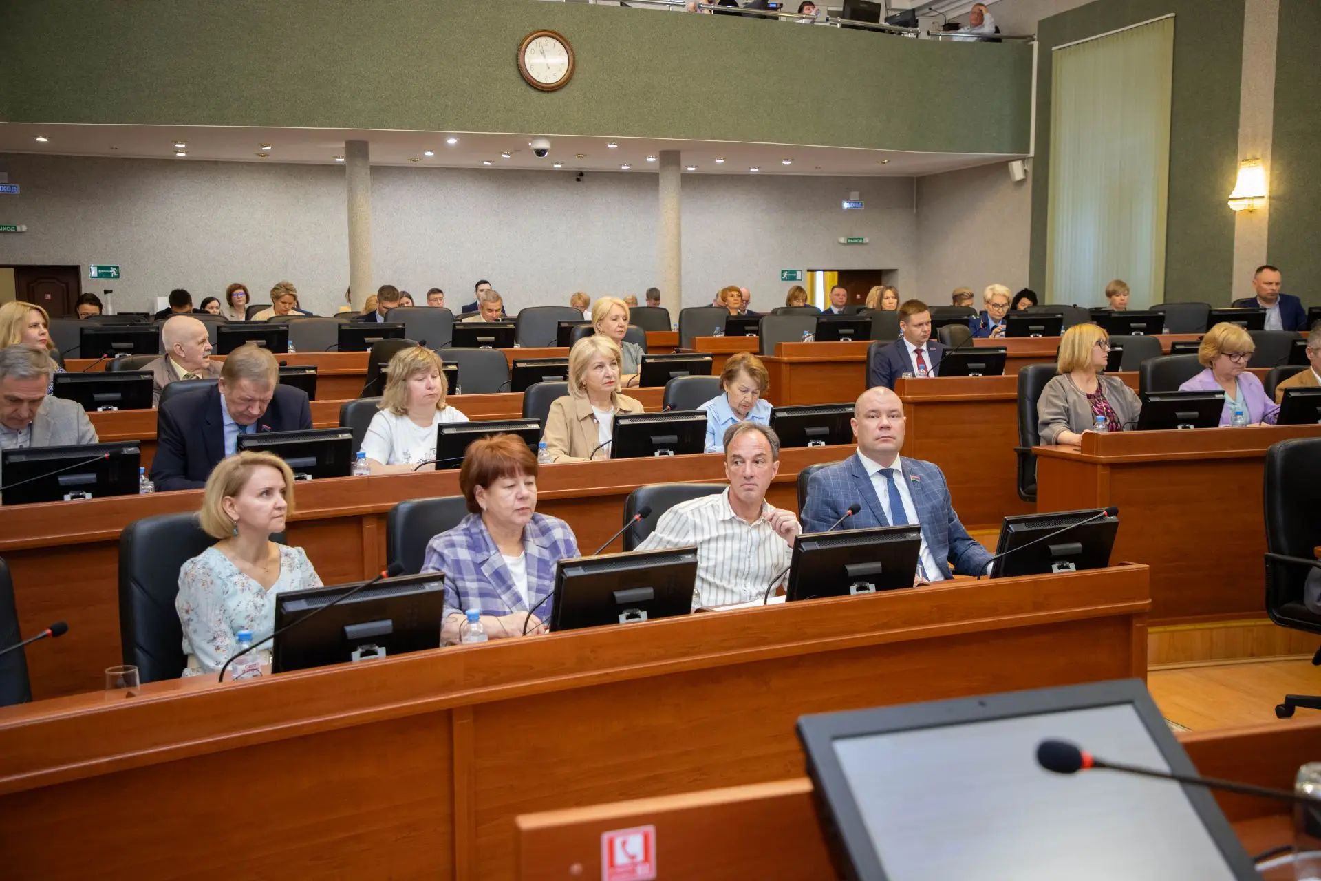 Карельские парламентарии предложили разработать профстандарт для зубных фельдшеров
 
Сегодня, 11 июн