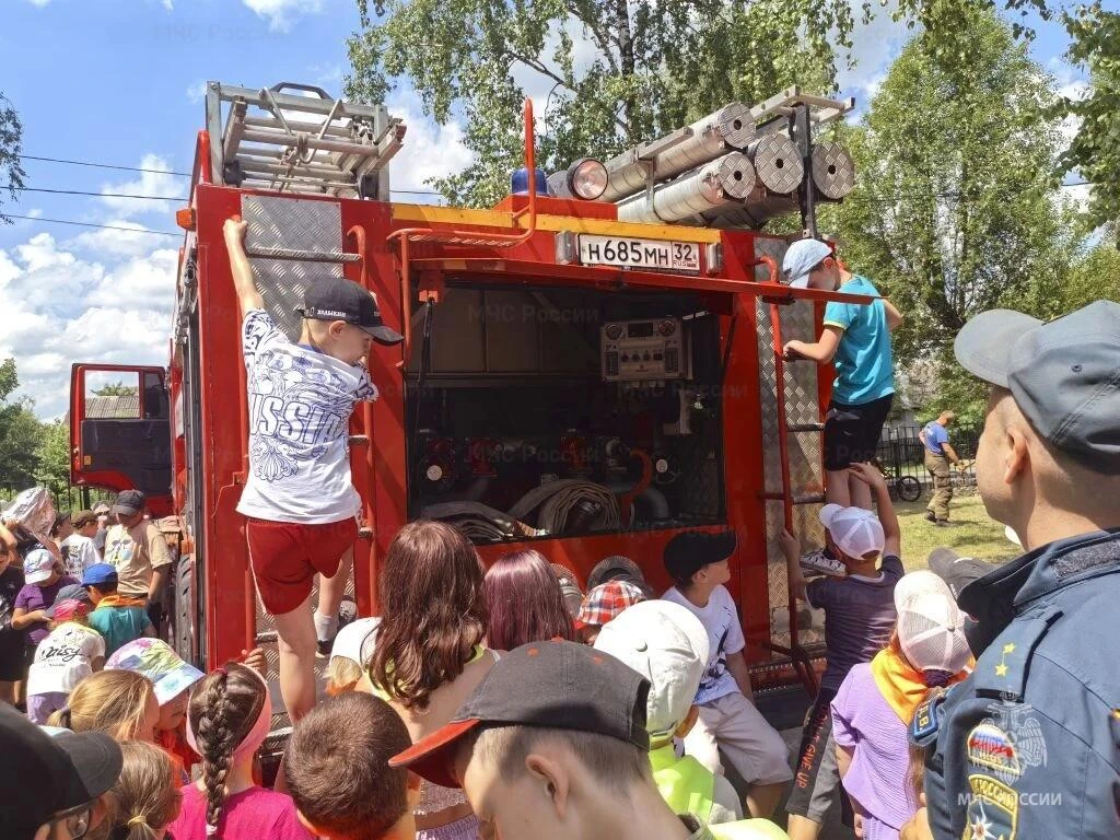 🚒 День безопасности для учащихся летних школьных лагерей г. Брянска

🔹 Инспекторы отдела надзорной