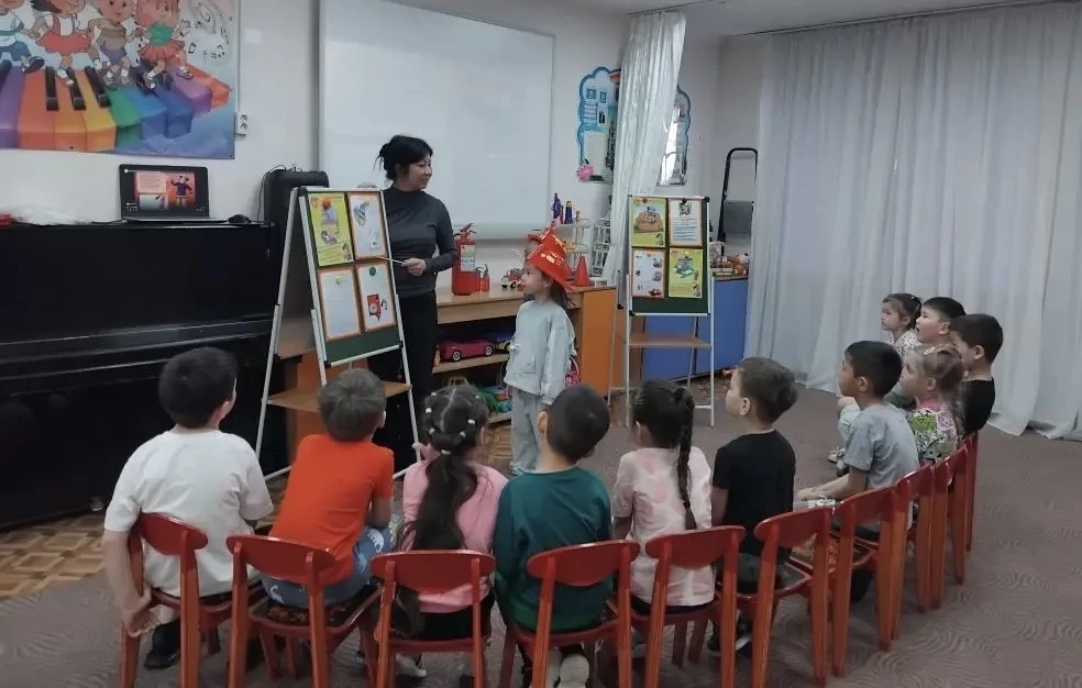 Сегодня в нашей группе «Любознайка» было жарко, но абсолютно безопасно! Ребята приняли ...