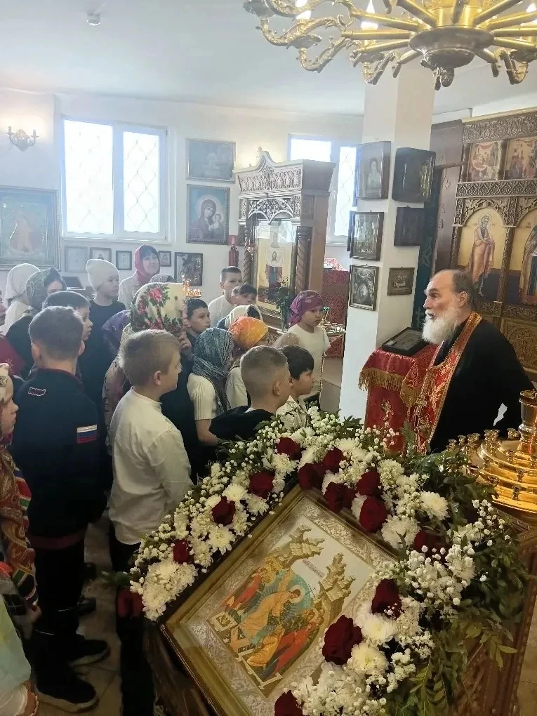 В храме Святителя Николая Чудотворца г. Большой Камень пришли экскурсии для учеников 4 ...