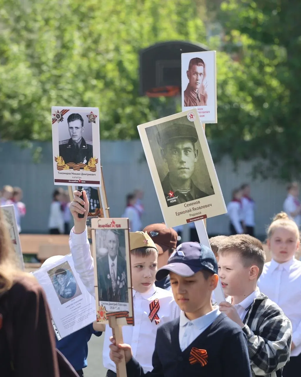 🕊️ Участие в акции «Бессмертный полк»       Ученики, педагоги и родители школы приняли участие в шес