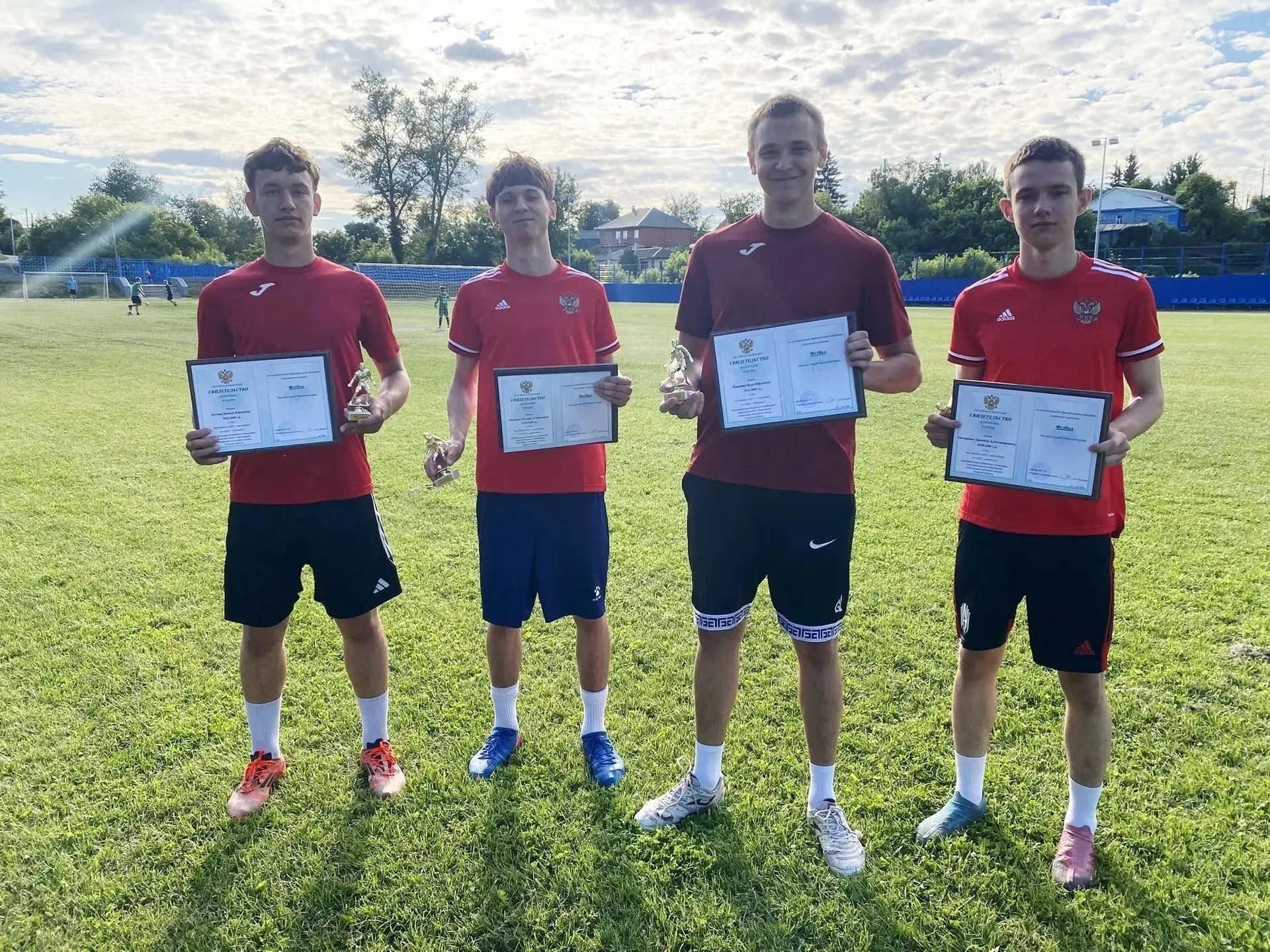 🇷🇺 Дорогие выпускники отделения футбола!

⚽️ Вот и прозвучал последний свисток на ваших тренировка