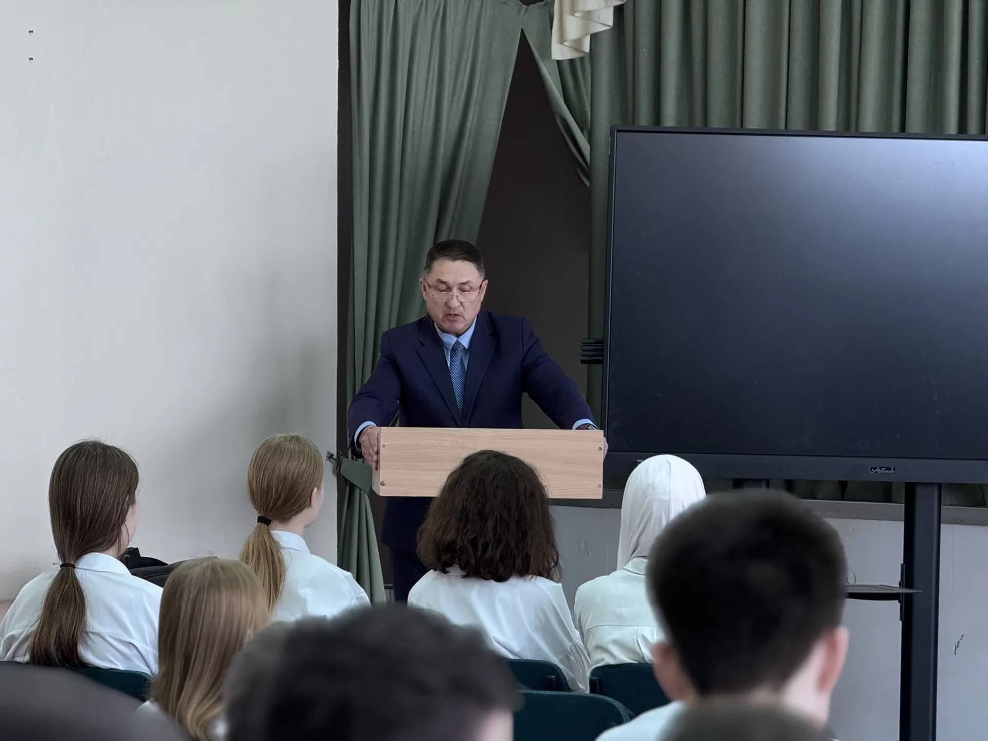 Парламентский урок 🏛️