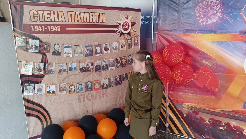 Помним. Гордимся. Чтим.🙏  В нашей школе открылась «Стена памяти». Это не просто стенд с фотографиями