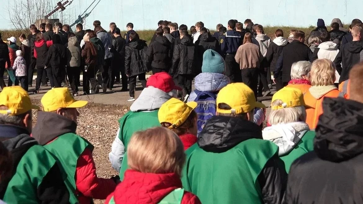 Сегодня более сотни устькутян собрались на стадионе «Водник», чтобы принять участие во ...