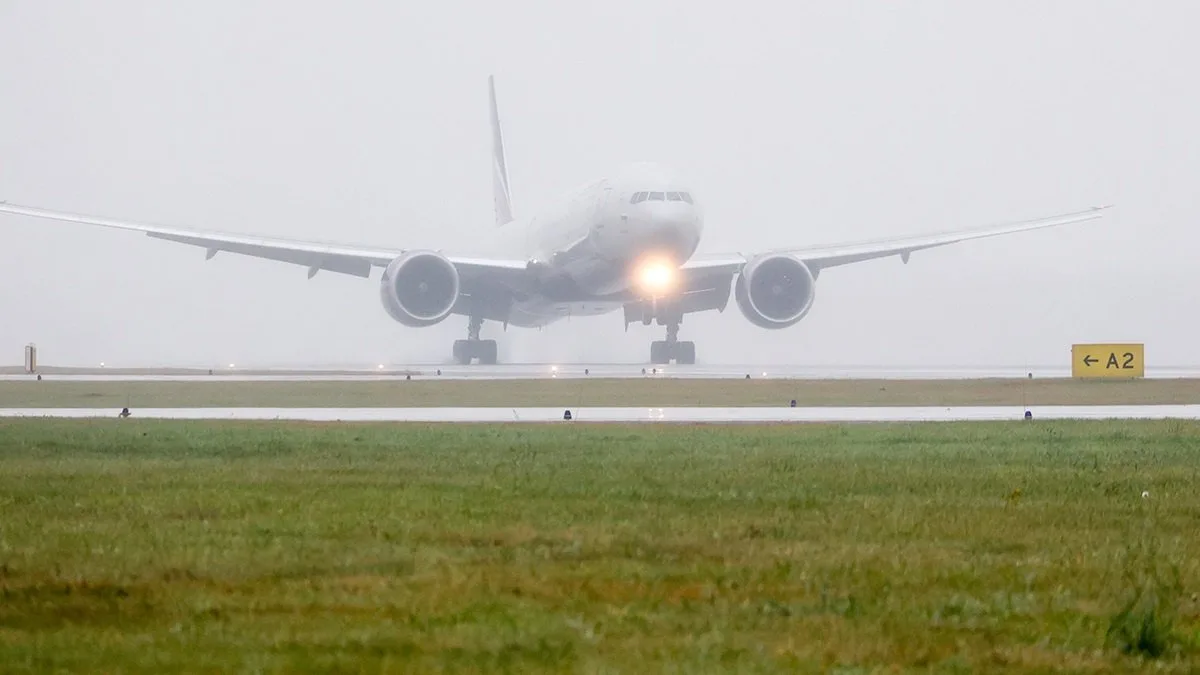 Пилотом рейса Flydubai, который напал с ножом на командира экипажа, мог оказаться гражд...