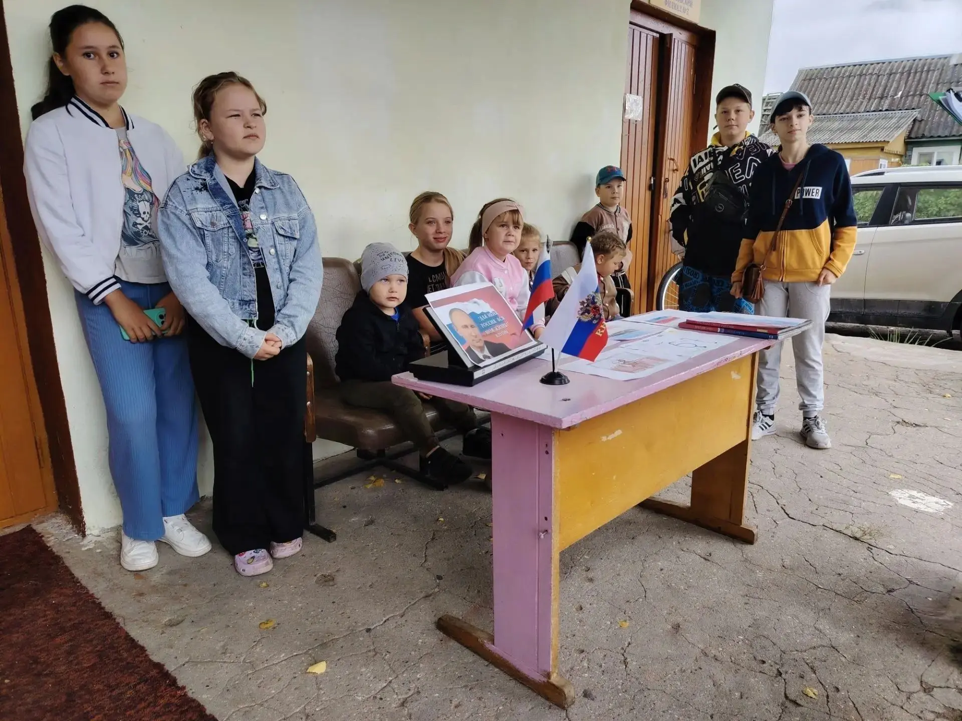 «Флаг России — наша гордость»: 22 августа в Богословской библиотеке прошла викторина ко...
