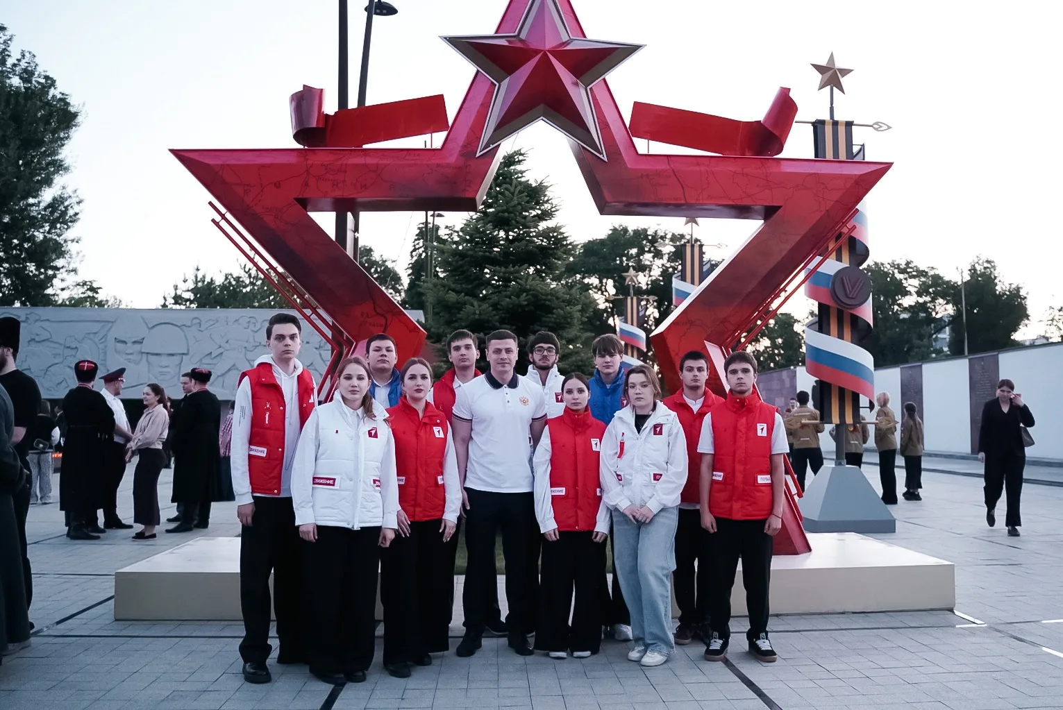 🇷🇺 В День памяти и скорби студенты Краснодарского политехнического техникума зажгли с...