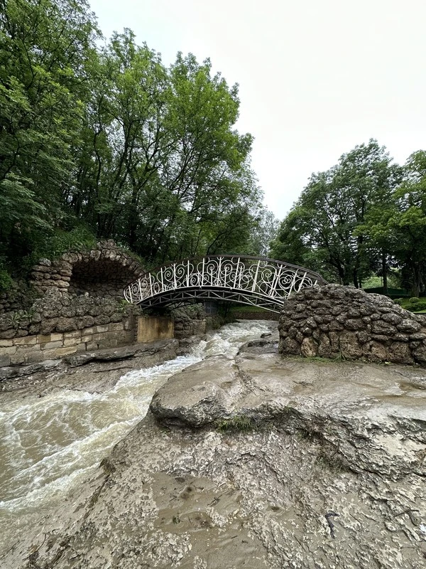 💥Трилогия парка: среда, история, архитектура.
🥰Чтобы раз и навсегда влюбиться в Кисловодск, необхо