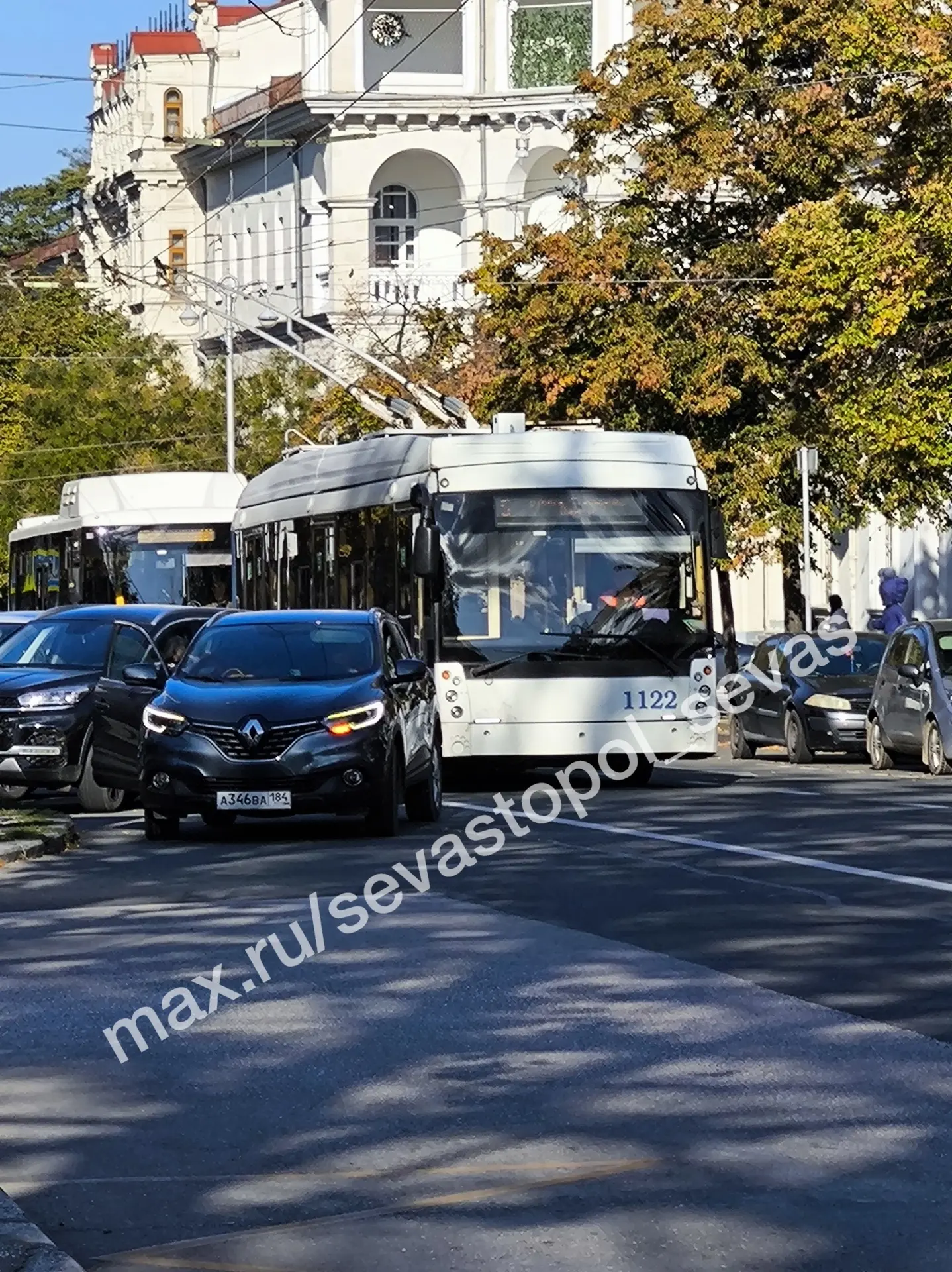 Предлагаю всем вместе поапплодировать гениальному водителю из 184 региона, которому был...